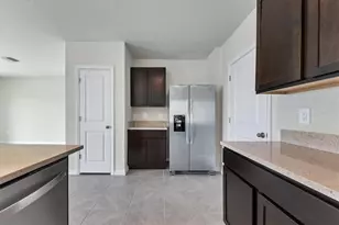 3279 Hilltop Cir, Lakewood Ranch, FL 34211 - Photo 8