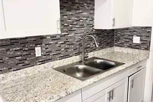 1221 22nd Ave W, Palmetto, FL 34221 - Photo 4