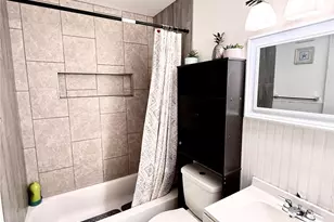 1221 22nd Ave W, Palmetto, FL 34221 - Photo 6