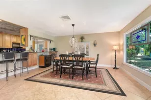 836 Magellan Dr, Sarasota, FL 34243 - Photo 8