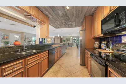 836 Magellan Drive, Sarasota, FL 34243 - Photo 24