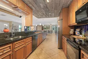 836 Magellan Dr, Sarasota, FL 34243 - Photo 24