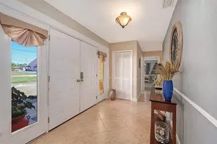 836 Magellan Dr, Sarasota, FL 34243 - Photo 4