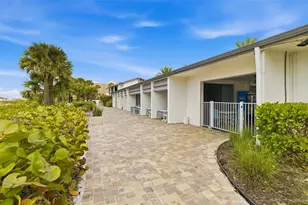 1169 W Peppertree Dr, Sarasota, FL 34242 - Photo 40