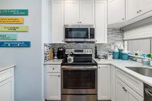 1169 W Peppertree Dr, Sarasota, FL 34242 - Photo 14