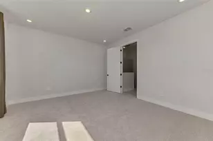 2821 Marrakesh Ln, Sarasota, FL 34234 - Photo 20