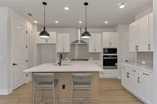 2821 Marrakesh Ln, Sarasota, FL 34234 - Photo 14