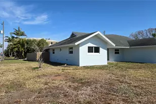 2001 St George Dr, Bradenton, FL 34208 - Photo 32