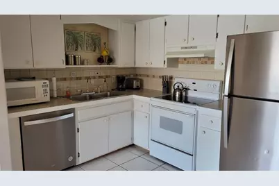 360 Base Avenue E #424, Venice, FL 34285 - Photo 2