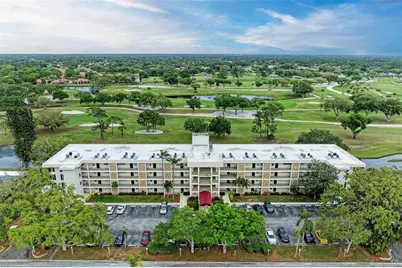 7461 W Country Club Drive N #409, Sarasota, FL 34243 - Photo 2