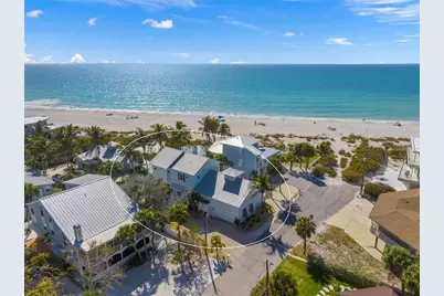 105 49th Street, Holmes Beach, FL 34217 - Photo 4