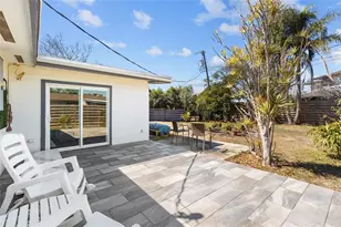 1627 Dunmore Way, Sarasota, FL 34231 - Photo 18