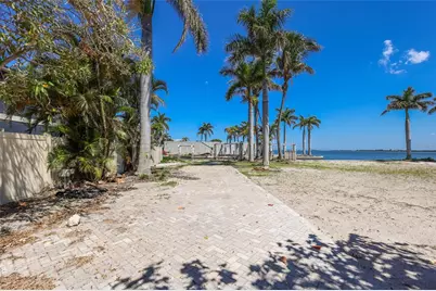 407 20th Place, Bradenton Beach, FL 34217 - Photo 8