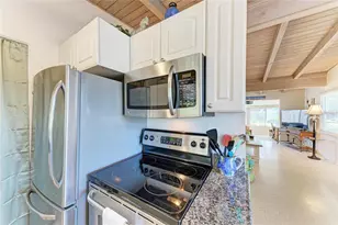 817 Harbor Dr S, Venice, FL 34285 - Photo 6