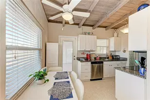 817 Harbor Dr S, Venice, FL 34285 - Photo 4