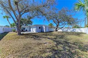 817 Harbor Dr S, Venice, FL 34285 - Photo 18