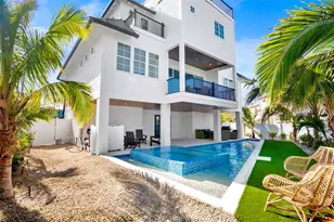 243 S Harbor Dr, Holmes Beach, FL 34217 - Photo 4