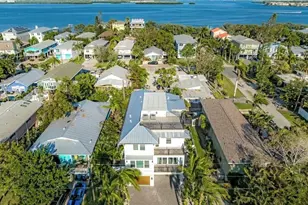 2403 Avenue C, Bradenton Beach, FL 34217 - Photo 4