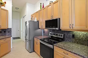 6558 41st Ct E, Sarasota, FL 34243 - Photo 14