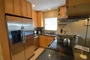 306 Bailey Ln, Sarasota, FL 34237 - Photo 10