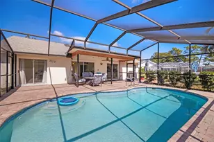 7135 Queen Palm Cir, Sarasota, FL 34243 - Photo 12