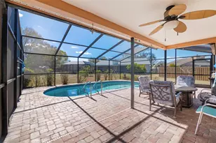 7135 Queen Palm Cir, Sarasota, FL 34243 - Photo 2