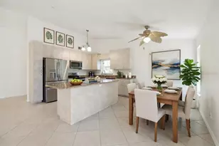 7135 Queen Palm Cir, Sarasota, FL 34243 - Photo 4