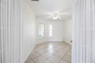 7135 Queen Palm Cir, Sarasota, FL 34243 - Photo 16