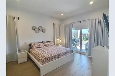 4630 Classique Drive, Sarasota, FL 34243 - Photo 8