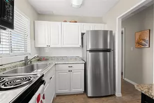 2039 Canal Dr, Bradenton, FL 34207 - Photo 6