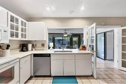 5603 Creekwood Drive, Sarasota, FL 34233 - Photo 14