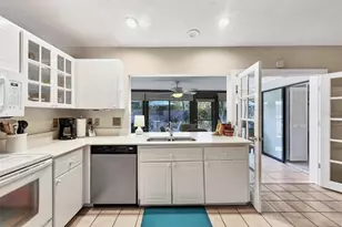 5603 Creekwood Dr, Sarasota, FL 34233 - Photo 14