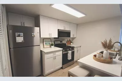 8115 45th Court E #7, Sarasota, FL 34243 - Photo 2