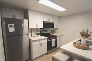 8115 45th Ct E, Sarasota, FL 34243 - Photo 2