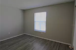 8115 45th Ct E, Sarasota, FL 34243 - Photo 12