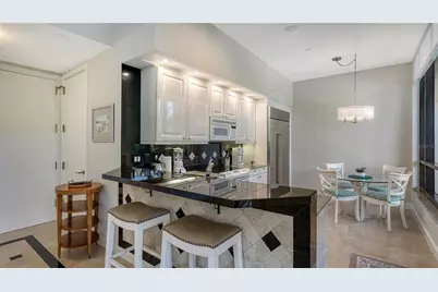 1241 Gulf Of Mexico Drive #111, Longboat Key, FL 34228 - Photo 8