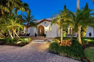 319 Bird Key Dr, Sarasota, FL 34236 - Photo 4