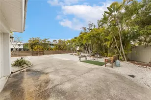 417 Poinsettia Rd, Anna Maria, FL 34216 - Photo 4