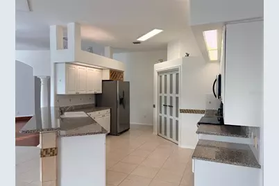 7207 39th Lane E, Sarasota, FL 34243 - Photo 10