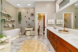 746 Eagle Point Dr, Venice, FL 34285 - Photo 32