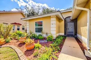 4405 Beauchamp Ct, Sarasota, FL 34243 - Photo 4