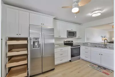 597 Lakeside Drive #597, Bradenton, FL 34210 - Photo 4