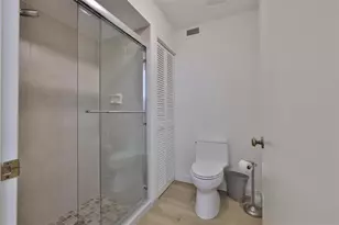 597 Lakeside Dr, Bradenton, FL 34210 - Photo 20