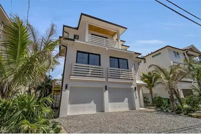 2215 Avenue C, Bradenton Beach, FL 34217 - Photo 2