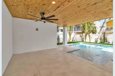 2215 Avenue C, Bradenton Beach, FL 34217 - Photo 8