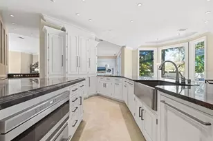 1655 South Dr, Sarasota, FL 34239 - Photo 14