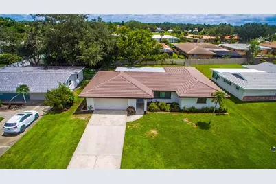 3317 Pine Valley Drive, Sarasota, FL 34239 - Photo 2