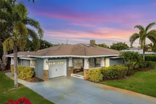 416 Sunset Dr, Venice, FL 34285 - Photo 1