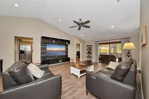 4689 Oak Forest Dr E, Sarasota, FL 34231 - Photo 10