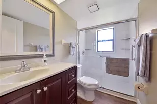 4689 Oak Forest Dr E, Sarasota, FL 34231 - Photo 32